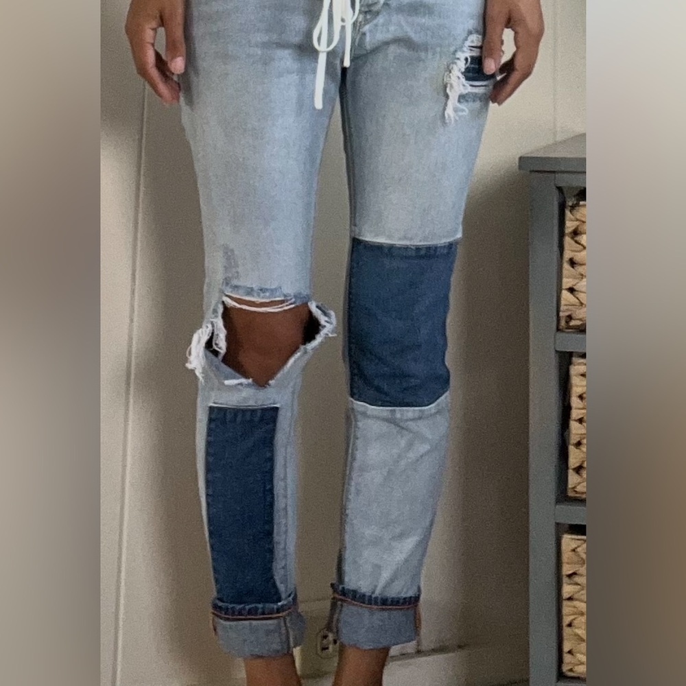 Blue Boyfriend Jeans with Patch and Distressed Design